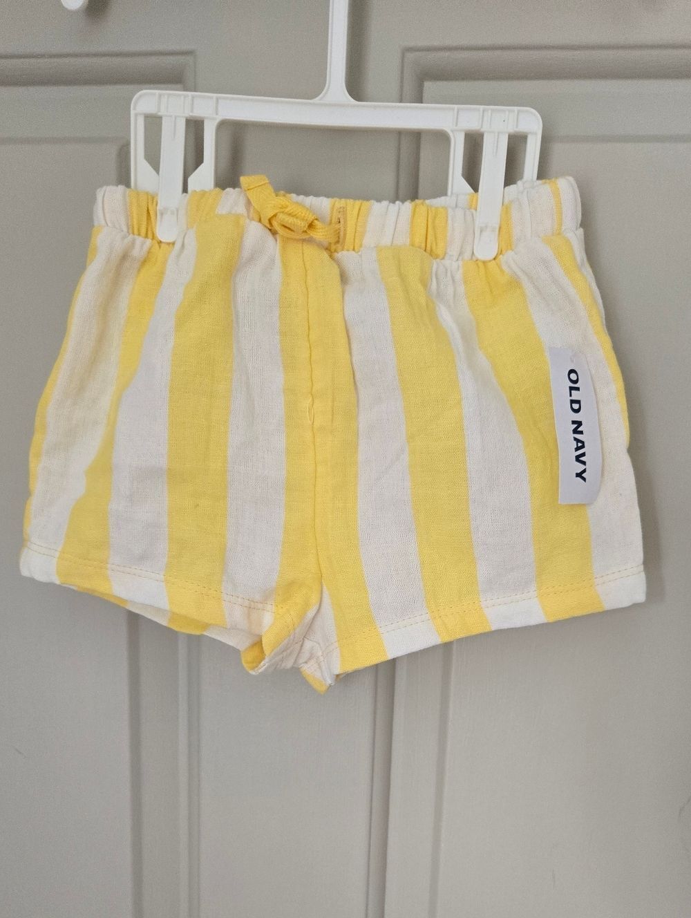 3/$20 New Old Navy Yellow & White Striped Kids Shorts Size 12-18 M